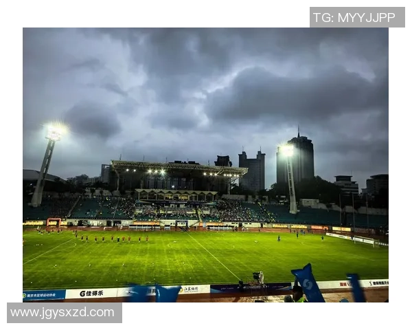 南京足球队在最新足球状态排行榜中荣登第七名展现强劲实力与潜力